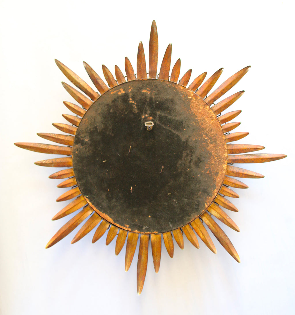 Hexenspiegel mit Palmenwedeln – patinierter, vergoldeter Metallrahmen – Um 1960