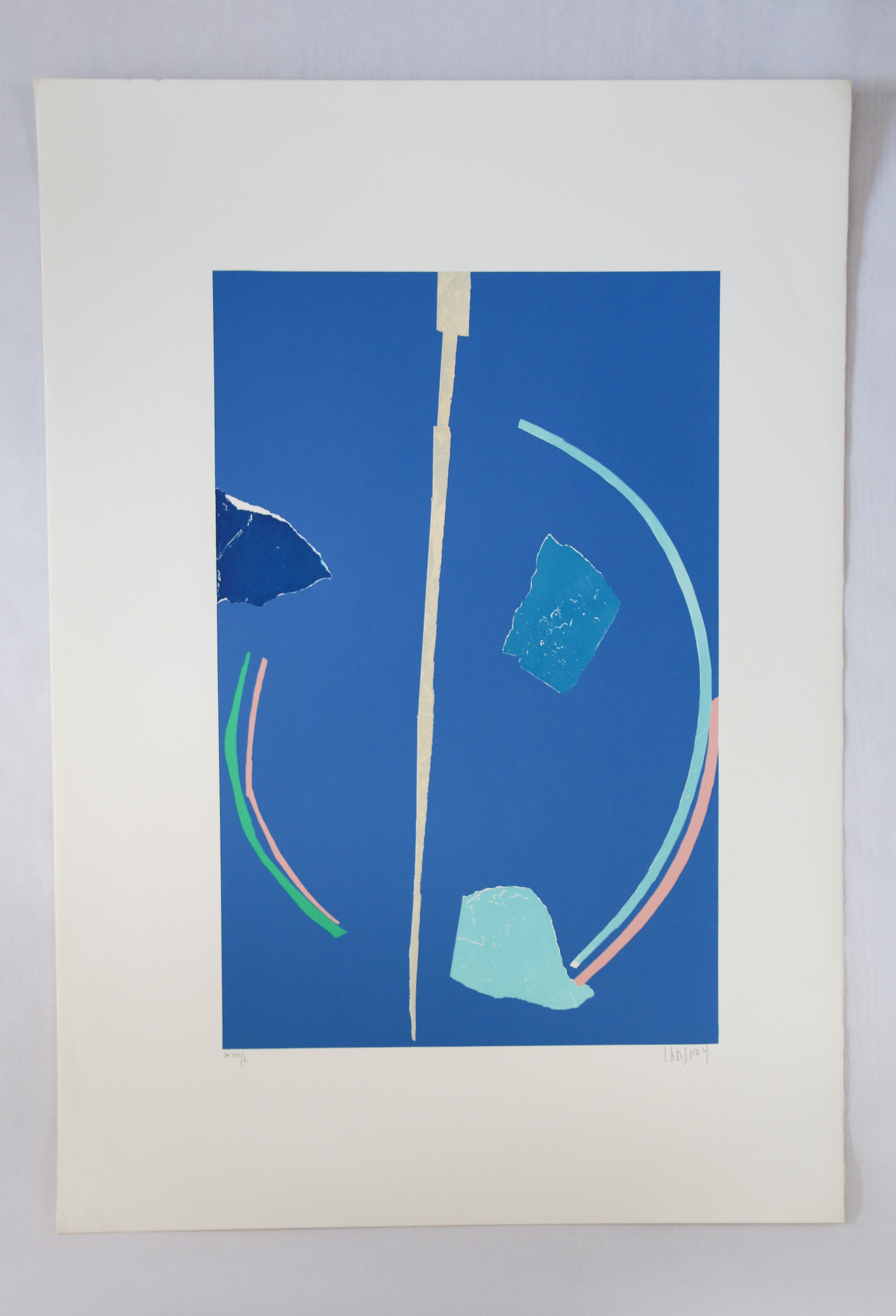 Lithographie d'André Lanskoy, composition abstraite sur fond bleu, signée au graphite et numérotée sur papier d'art Fabriano.