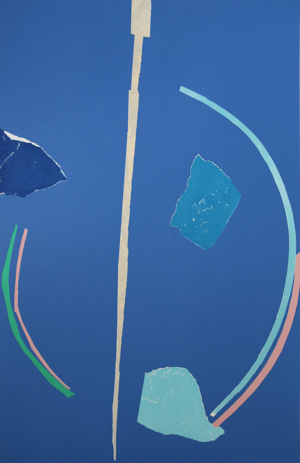 Gros plan sur les formes abstraites et les contrastes de bleu de la lithographie d'André Lanskoy.