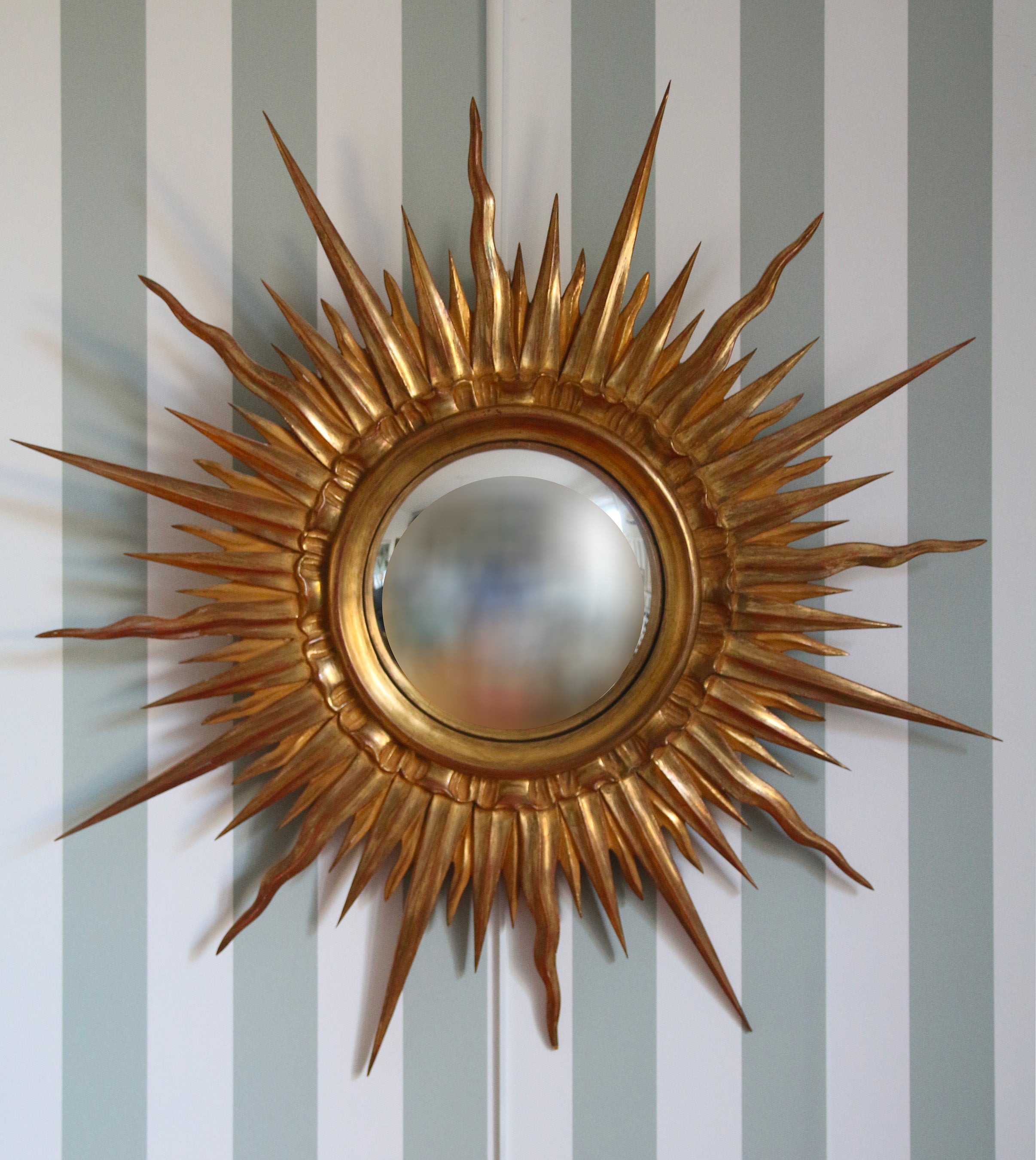 miroir soleil ou sorcière cadre en bois sculpté et doré