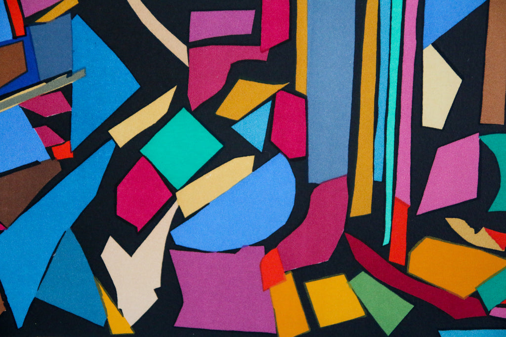 Zoom sur les contrastes chromatiques et la texture des encres d'André Lanskoy. Superposition de formes organiques sur fond noir mat profond.