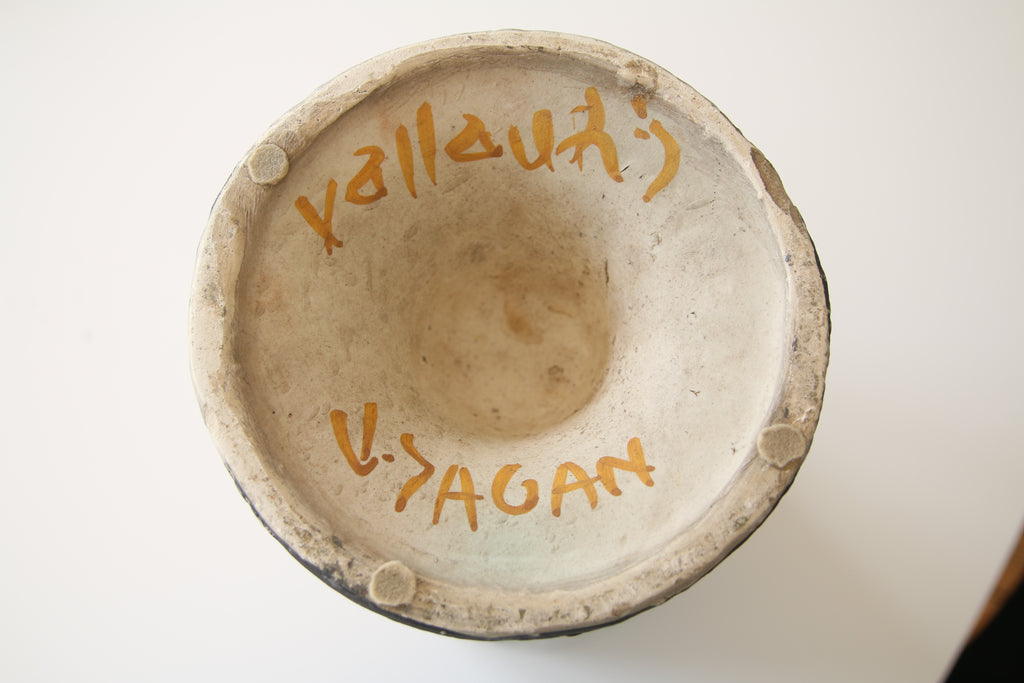 Signature manuscrite J. Sagan Vallauris sous la base d'une céramique des années 50.