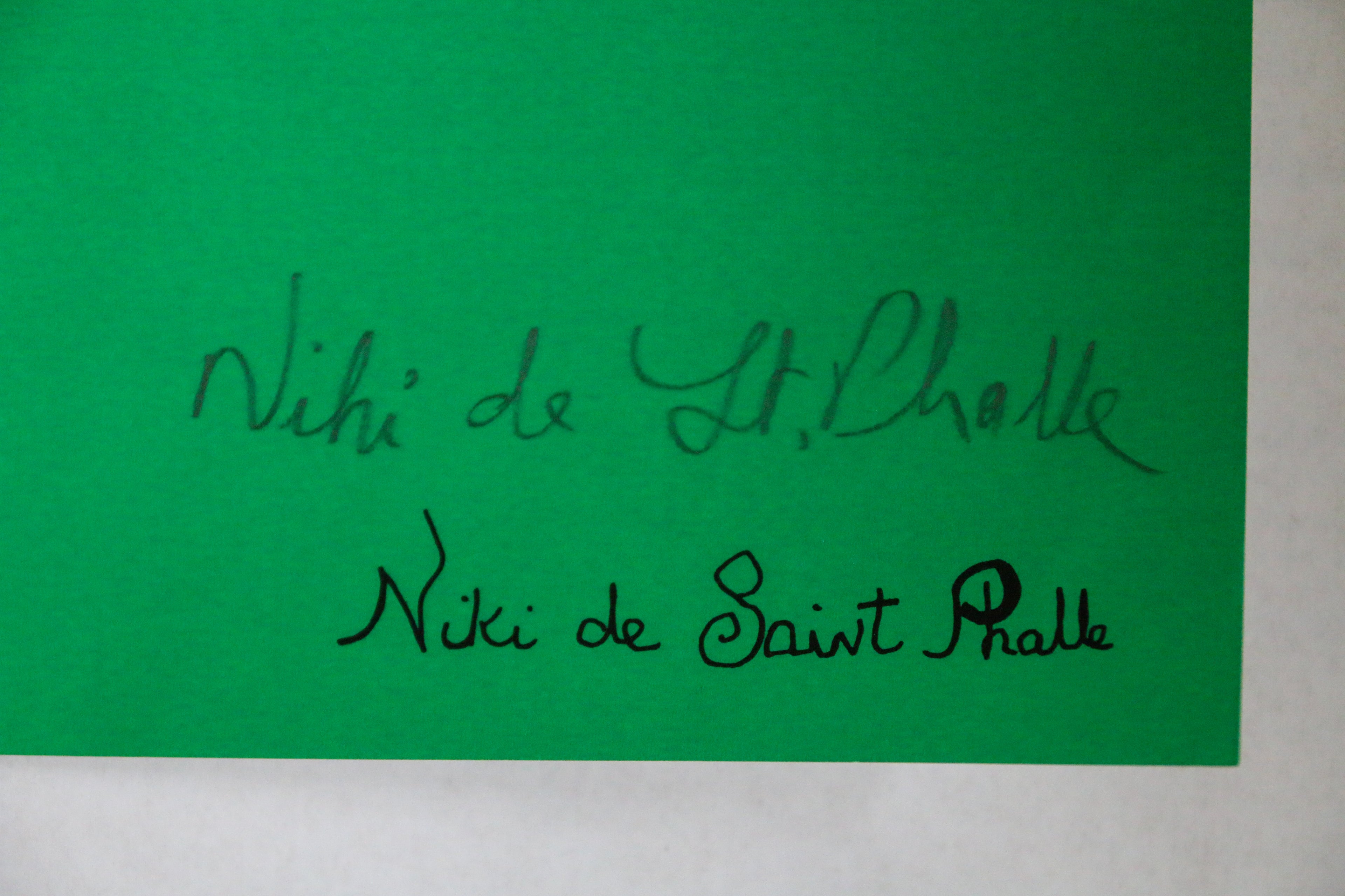 Détail de la signature manuscrite au crayon et signature dans la planche de l'artiste Niki de Saint Phalle sur sérigraphie originale.