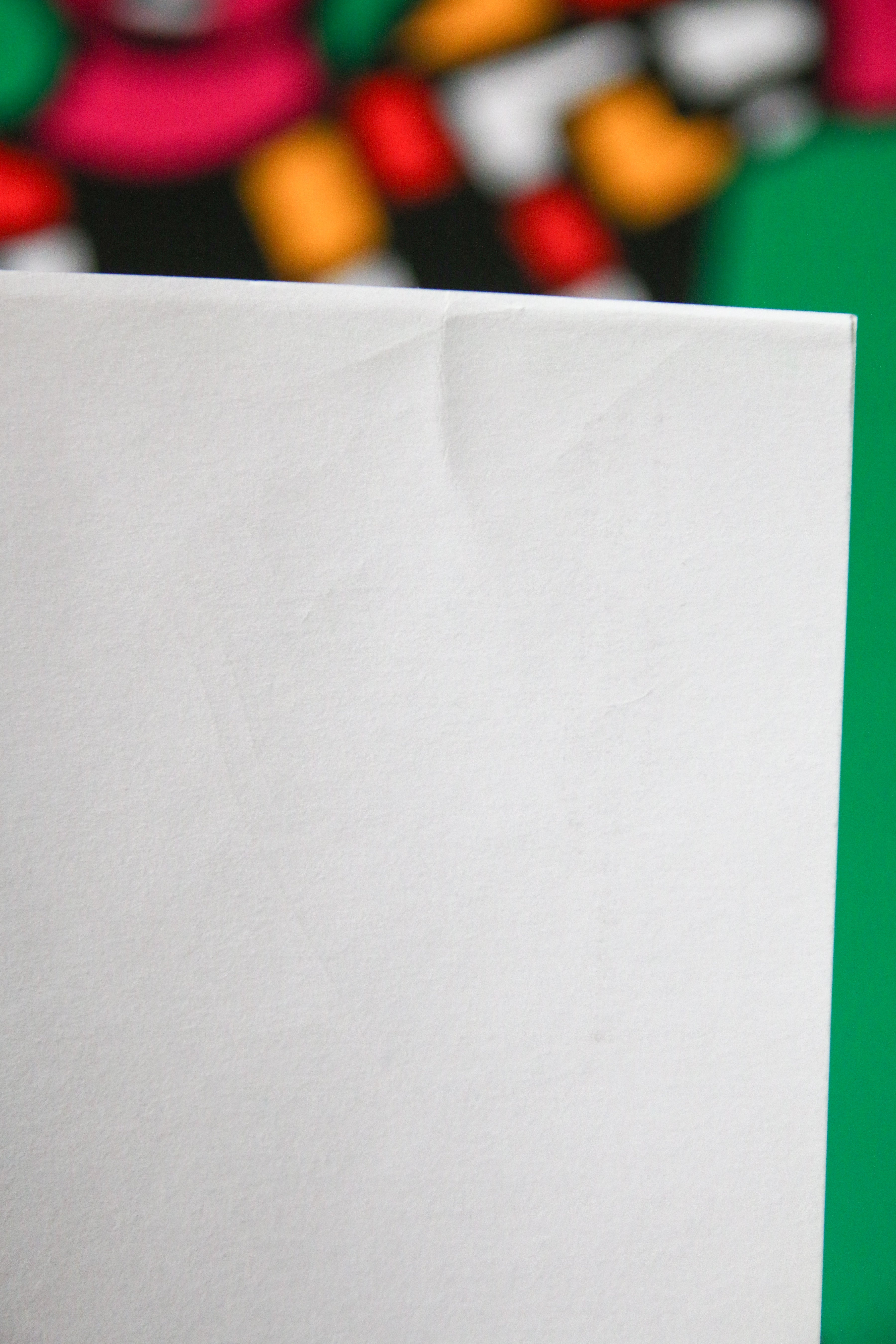 État du papier, très légère trace de manipulation, dos de la sérigraphie originale de Niki de Saint Phalle.