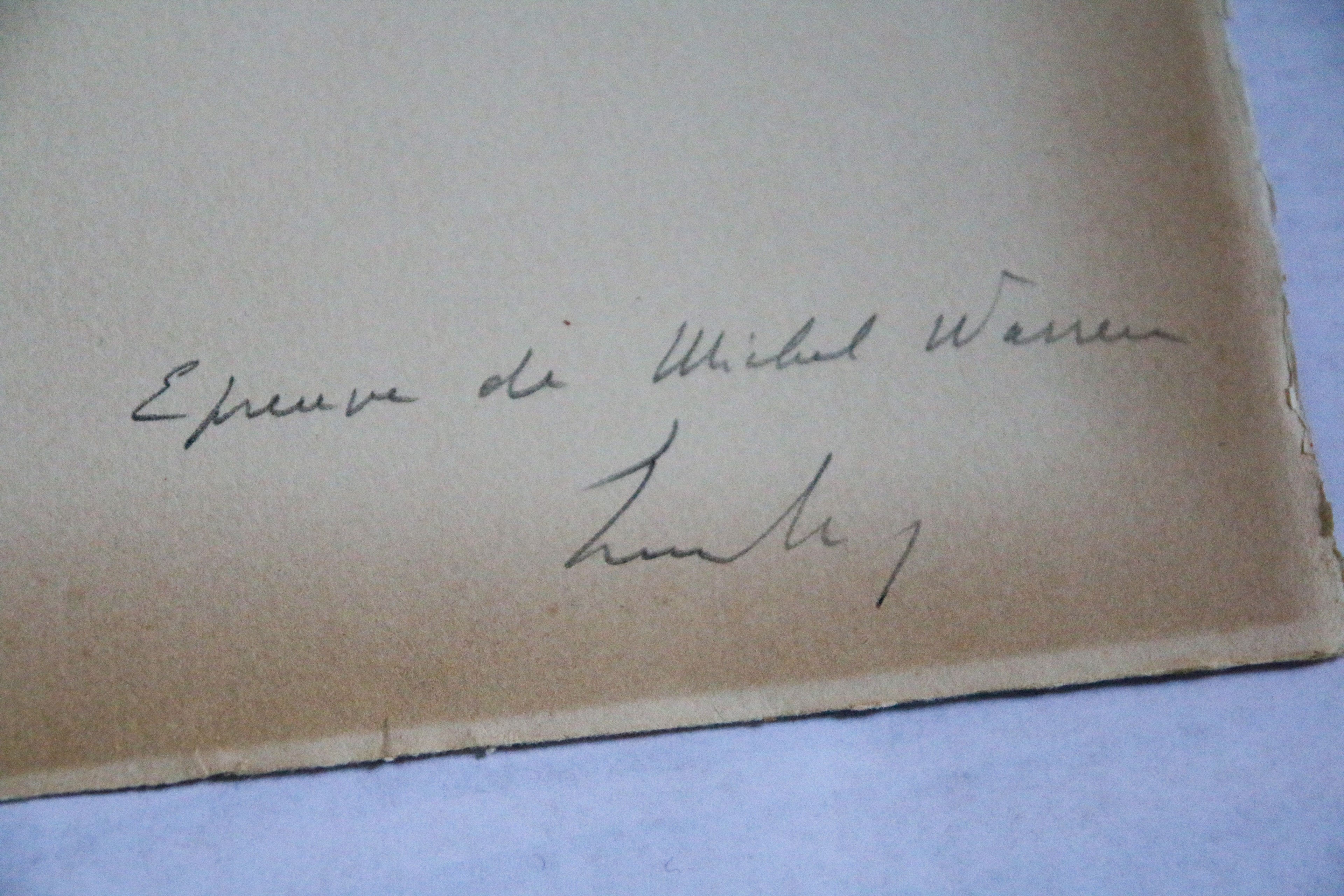 Détail de la signature manuscrite de Berto Lardera sur une lithographie originale, avec la mention « Épreuve de Michel Warren », sur papier Arches légèrement insolé.