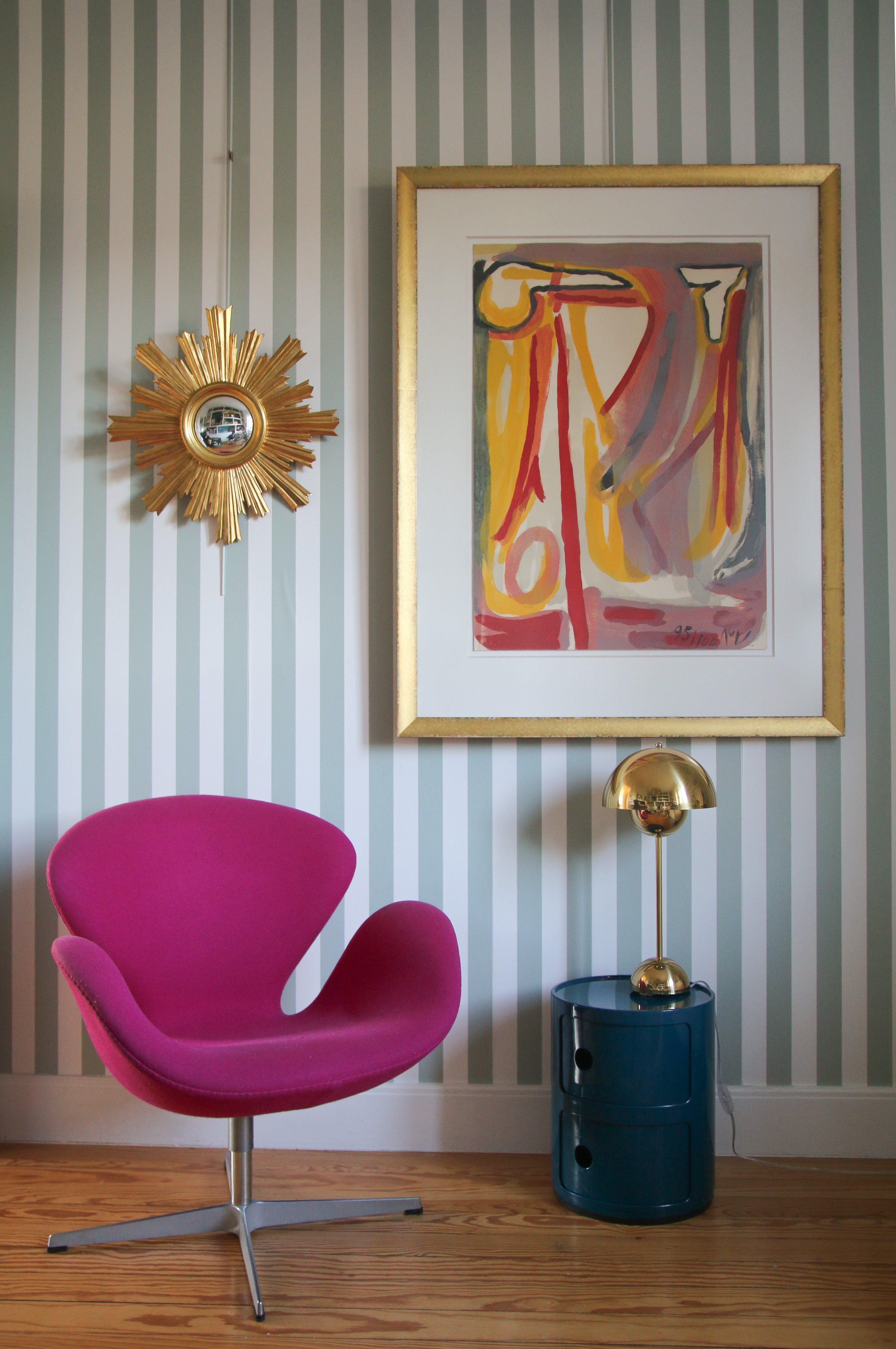 Composition miroir soleil Bram Van. Velde Kartell fauteuil sxan Saarinen lampe flower pot Werner Panton